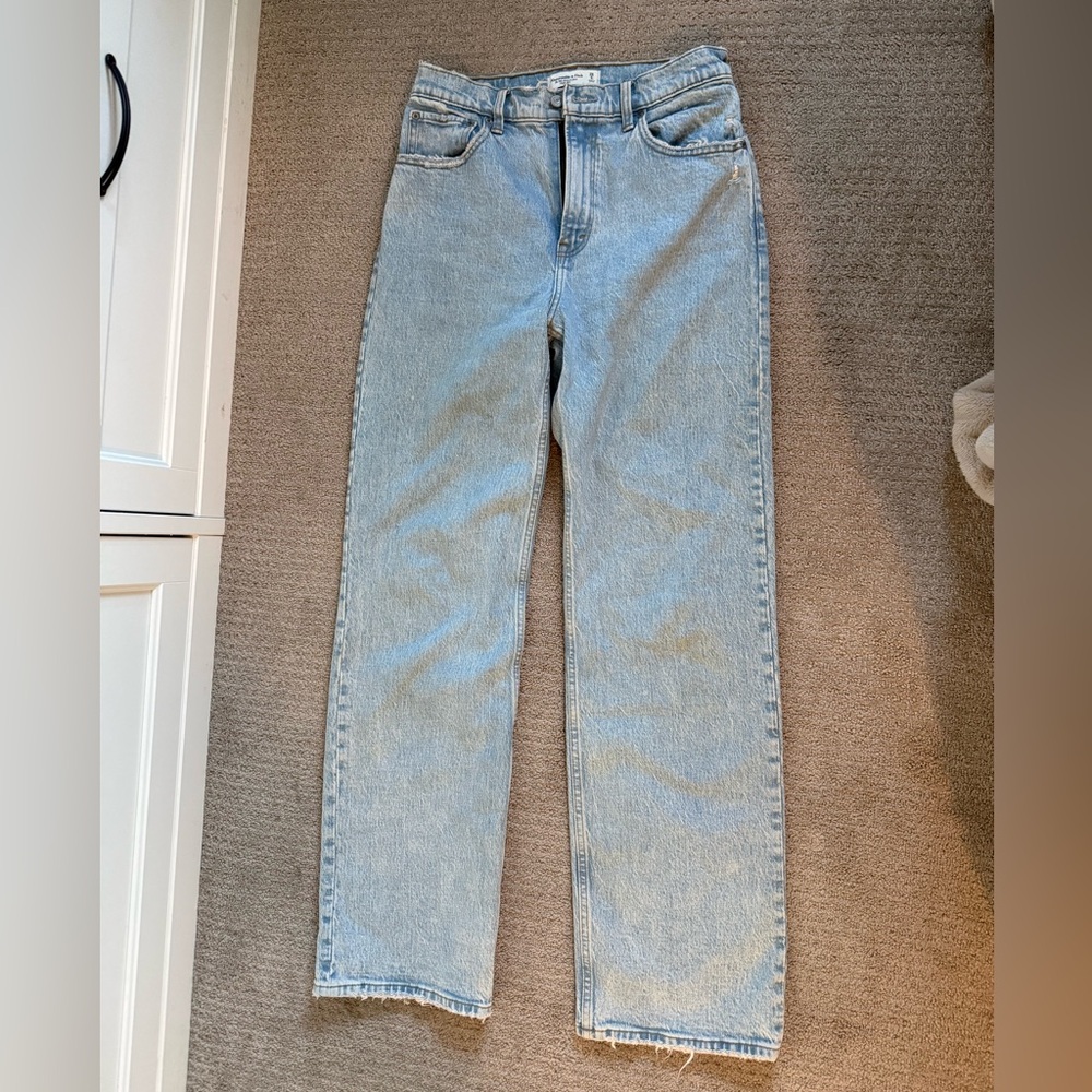 Abercrombie & Fitch Light Wash 90s Relaxed Jeans